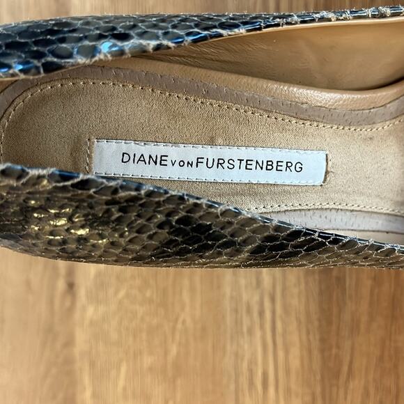 Diane Von Furstenberg Renee Snakeskin Platform Pumps Heels Size 8 Gray Black - Picture 4 of 7